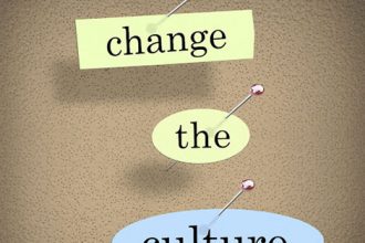 Pinned notes on a corkboard illustrate the concept of cultural change for effective online training.