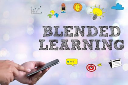 A graphic illustrates blended learning, combining online and offline education.