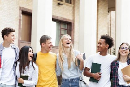 Students walk across a Western Australia campus, highlighting opportunities for international study.