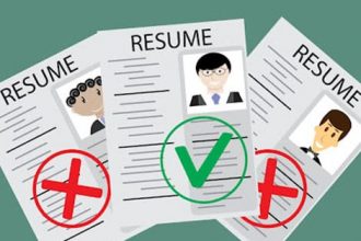A graphic illustrates successful resumes being accepted and rejected, relating to effective resume writing.